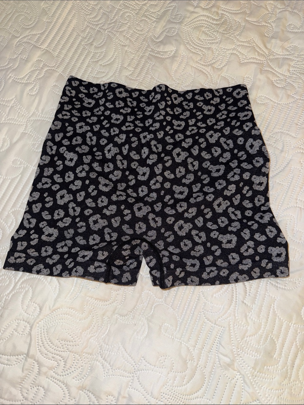 Black & Grey Leopard Print ruched Women's Shorts
